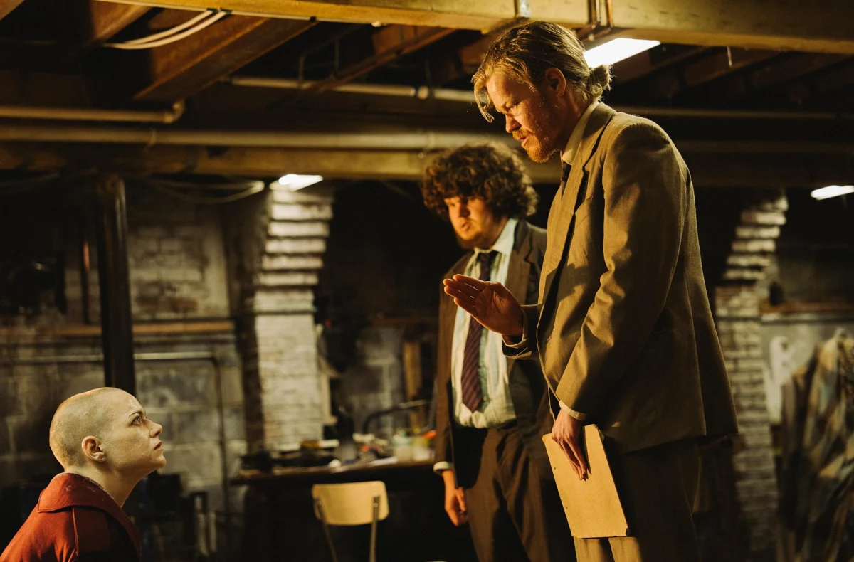 Lanthimos se gusta demasiado a si mismo en Bugonia