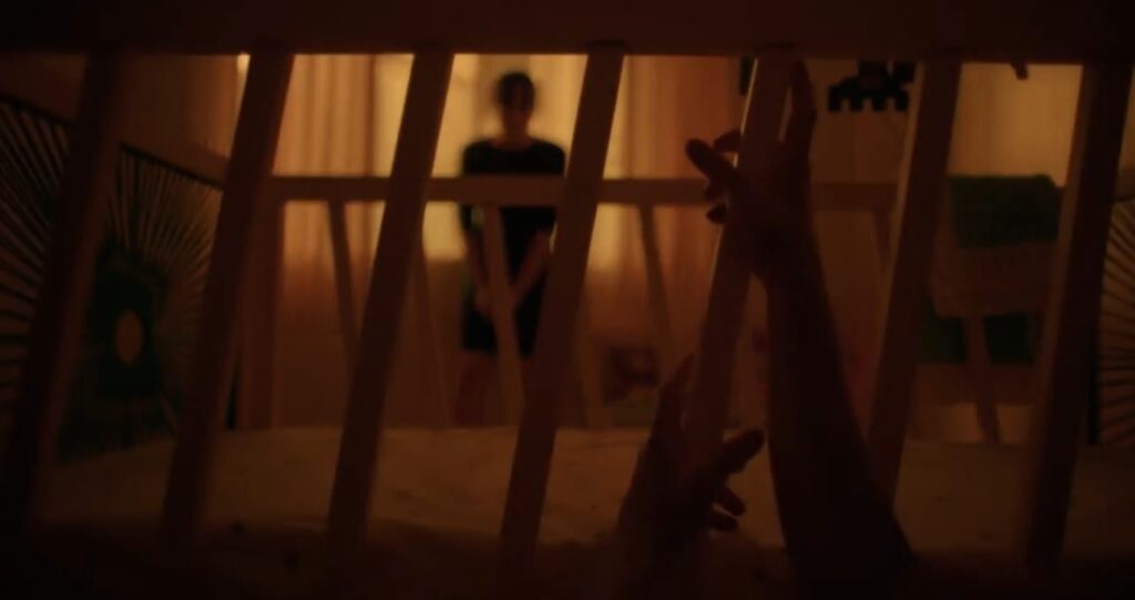 Valeria y su maternidad durante la película de terror "Huesera"