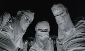 Johnny cogió su fusil (1971) es dura y cruda