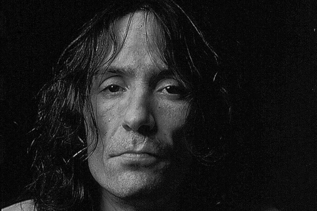 Robe Iniesta, primer plano del músico y poeta